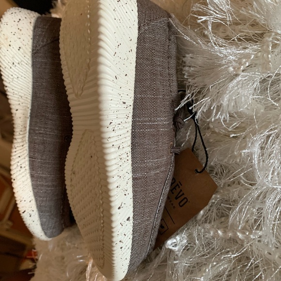 Crevo brand memory foam kids shoes size 10. New, no box. - Picture 6 of 7